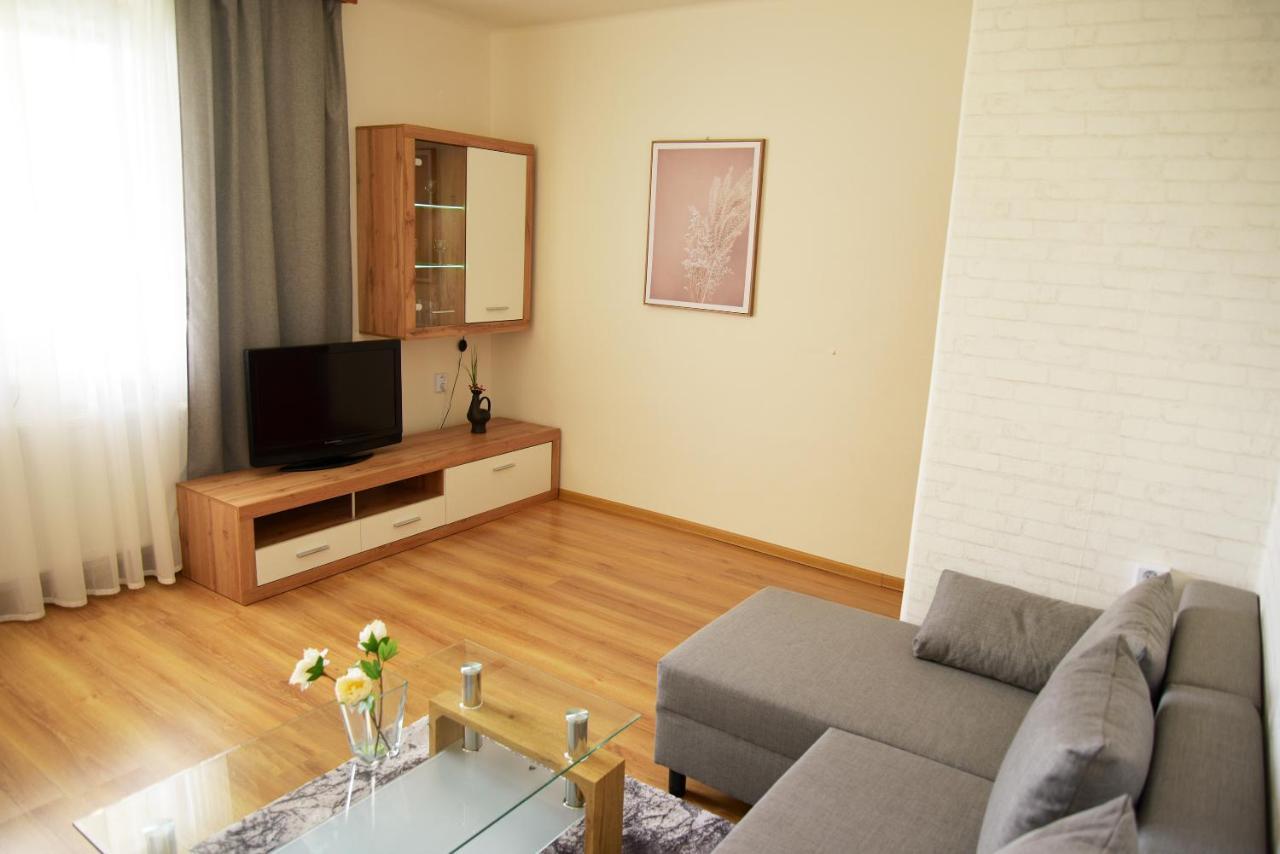 Apartment, Sun Terrace, Privat Parking Besztercebánya Kültér fotó